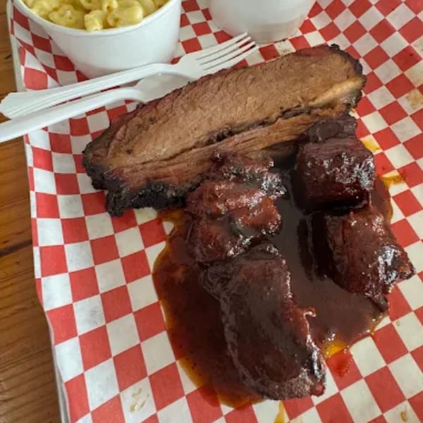 Hard Times BBQ brisket and burnt ends with mac and cheese on red and white checkered paper.